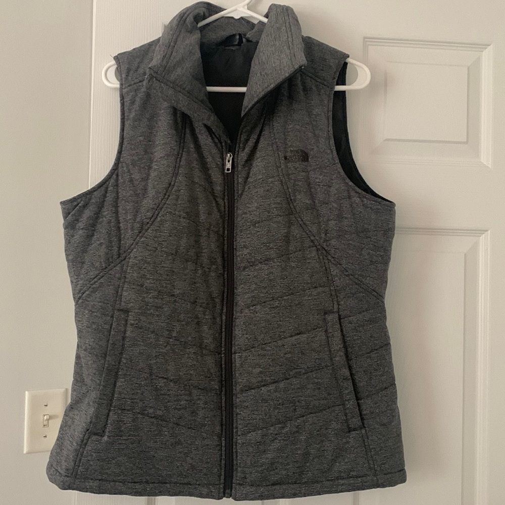 The Norh Face Vest  great condition. 2 pockets and 1 small inside pocket.